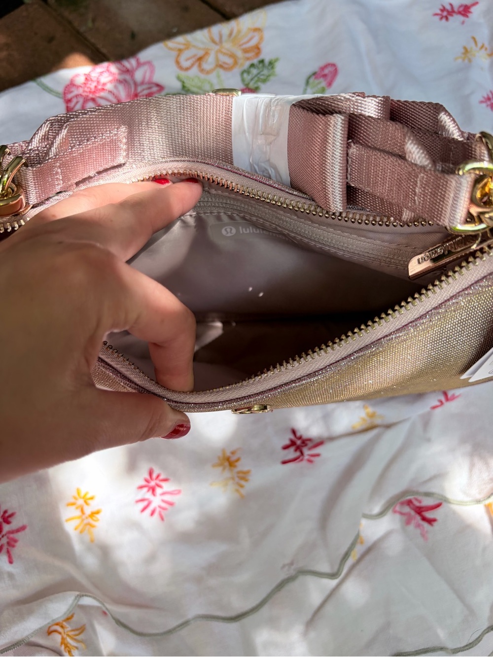 Lululemon The City Essentials Sparkle Crescent Shoulder Bag in Rose NWTS - Picture 4 of 9